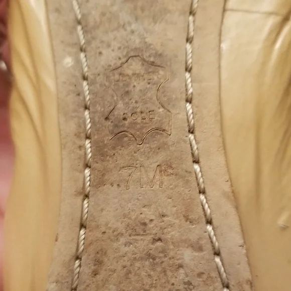 Tan leather Tory Burch ballet flats. Size 7 - Picture 9 of 9